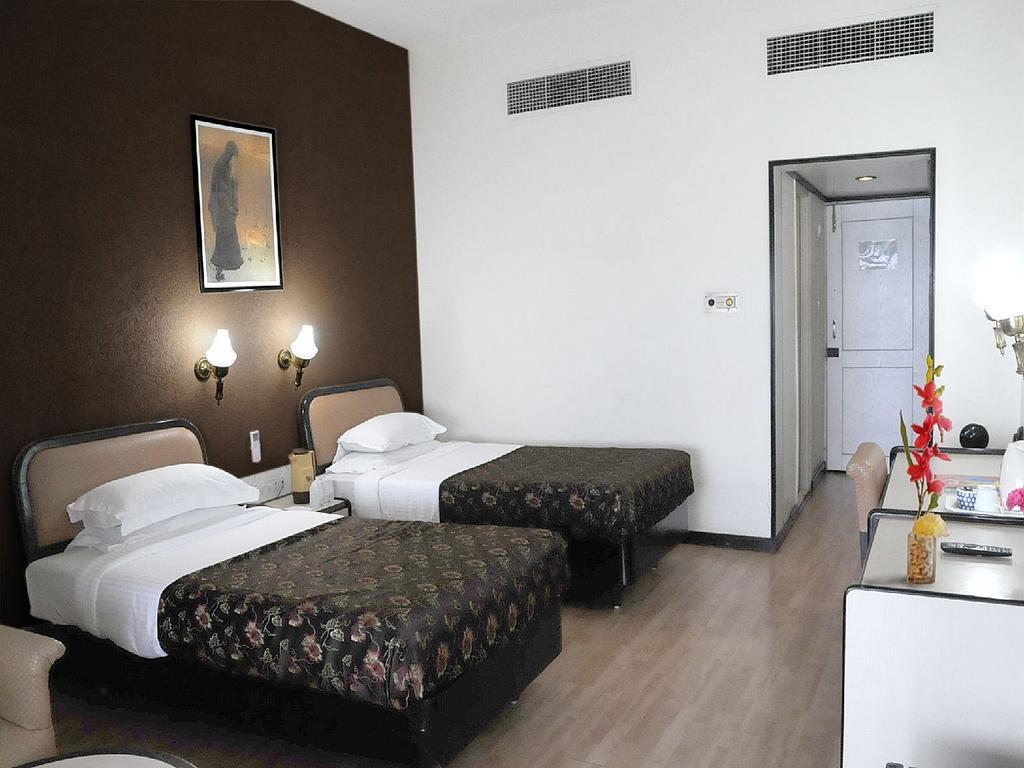 בהופאל Hotel Lake View Ashok מראה חיצוני תמונה