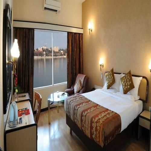 בהופאל Hotel Lake View Ashok מראה חיצוני תמונה
